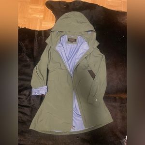 NEW - PENDLETON raincoat, size Medium